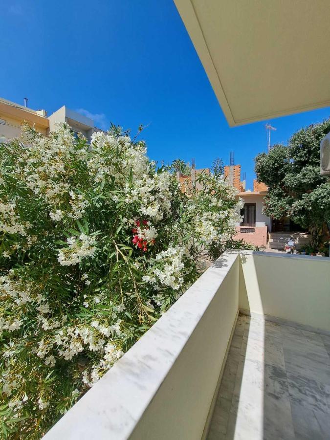 Seaview Flora'S Luxury Apartment-300Meters From The Beach Réthymnon Extérieur photo